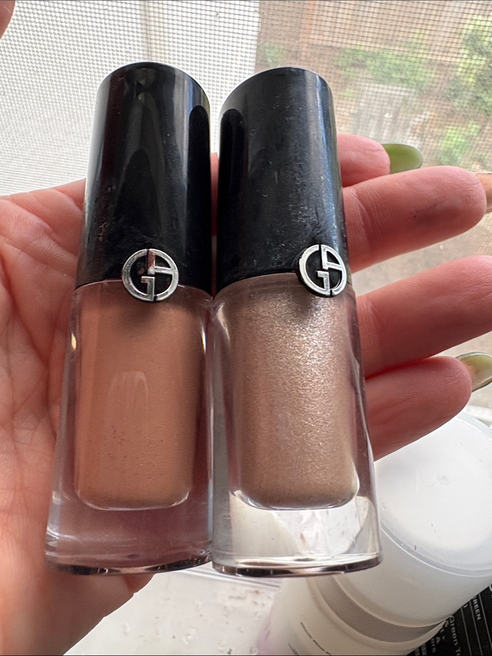 Giorgio Armani Eye Tint Silk
Liquid Satin Eye Color 22M Cashew / 67S sparkle